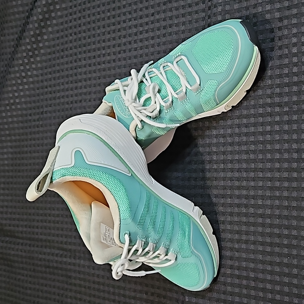 Dr. Comfort,  light green , tennis shoes,  size 9 but fits more like 8.5, USA
